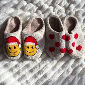 Cozy Cream Holiday Smiley & Heart Slippers - Pair